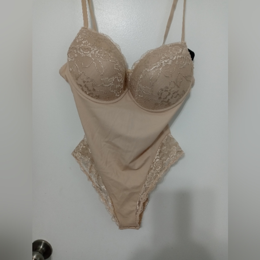 Body beautiful Shapewear beige shape all in one bodysuit with lace detail M NEW